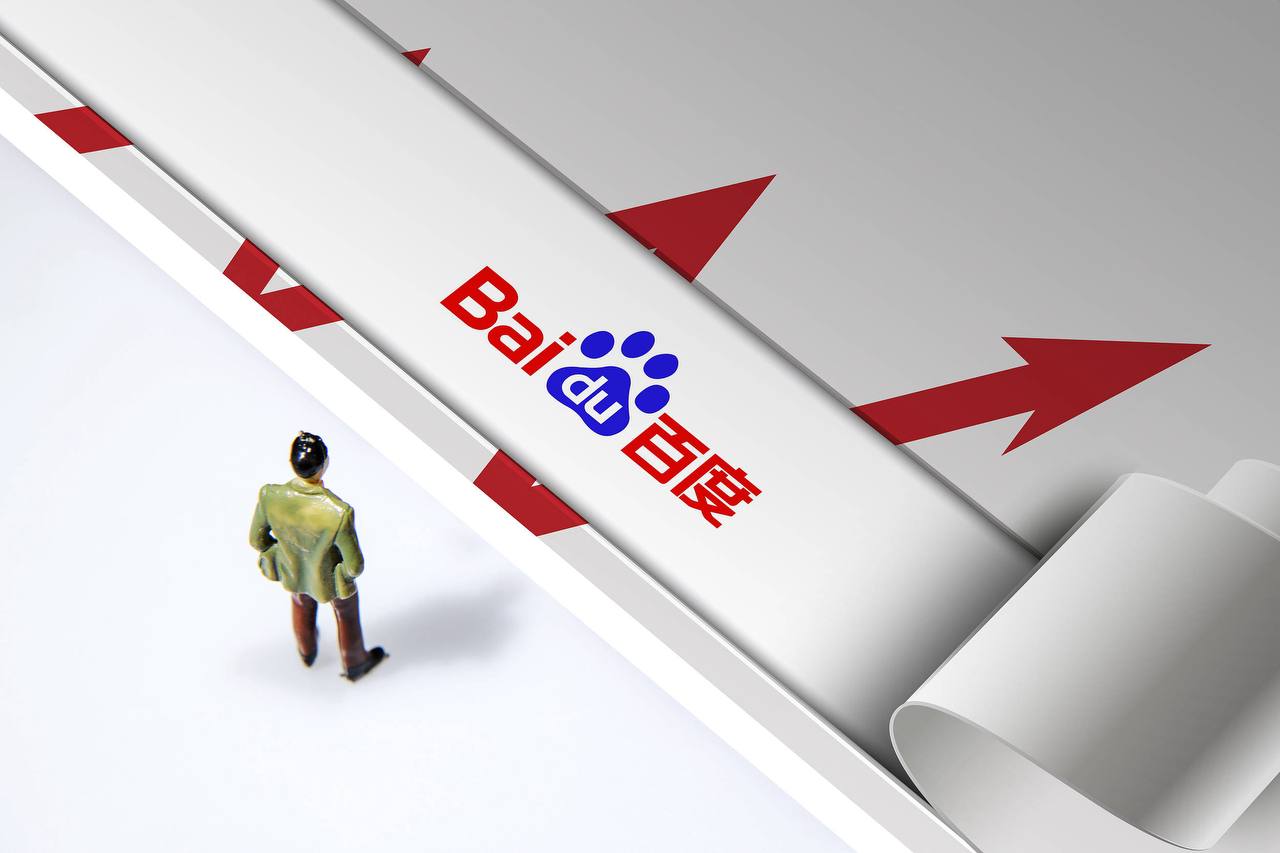 摊主女儿大口吃父母摊位剩食走红