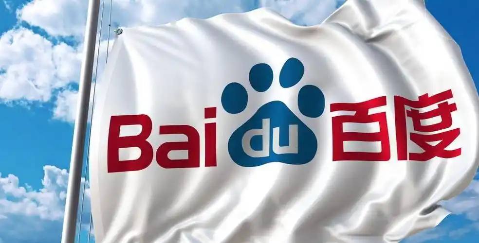 爸爸看手机婴儿车溜下坡翻车